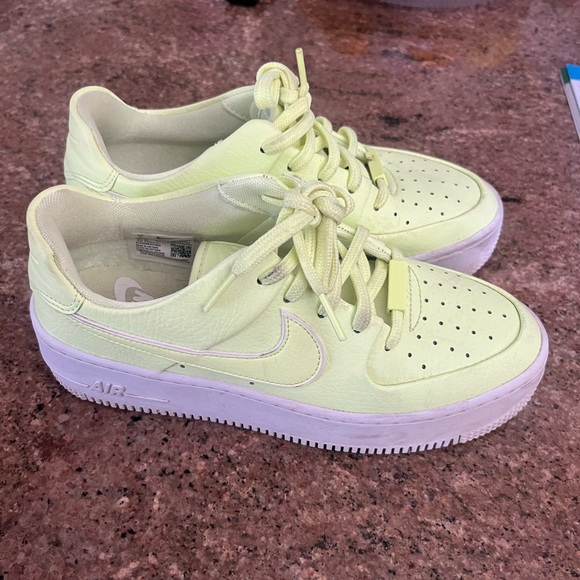 Nike Air Force 1 AF1 Sage Low Top Platform neon green Sneakers Shoes 6 - Picture 2 of 5